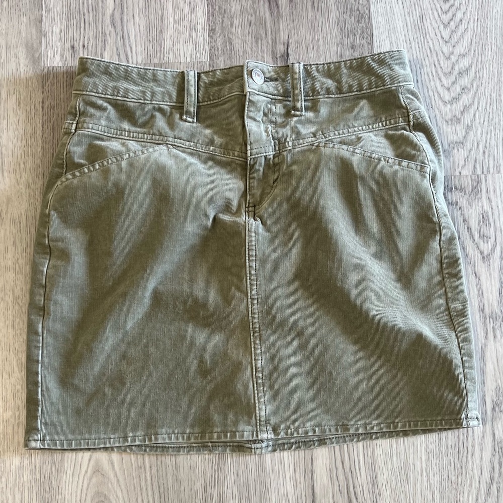 AE Super Stretch Olive Green Corduroy skirt size 4
